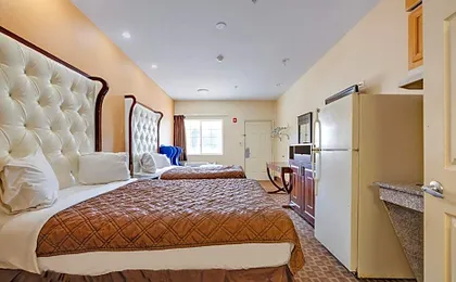 Capital O Deluxe Inn Channelview Houston I-10