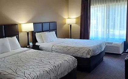 Parkwood Inn & Suites