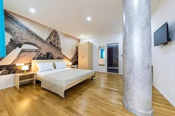 Split Urban Rooms