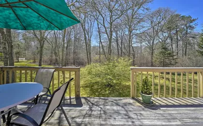 Peaceful Chilmark Farmhouse by Menemsha Beach