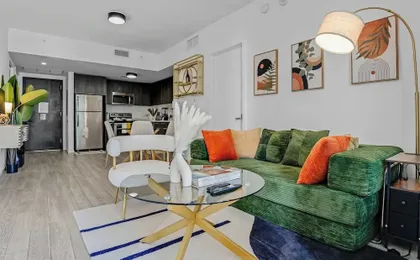 Downtown Miami 2BR Skyline Bay View Balcony Corner Suite Luxepad