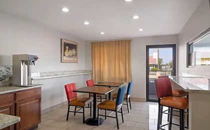 Travelodge by Wyndham Albuquerque West
