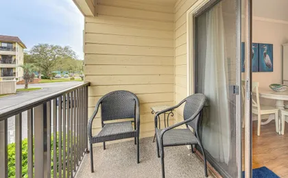 Poolside Bliss, Beach Strolls! Hilton Head Retreat