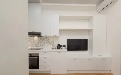 Farini - Charming One-bedroom Apartment in Isola Area