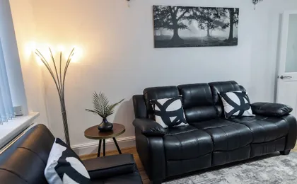 House - Sleeps 6 - Parking - Garden