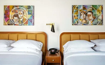 Dew Drop Inn Hotel & Lounge