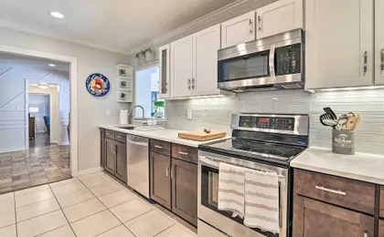 Mid-century Modern Escape in Central Lakeland!