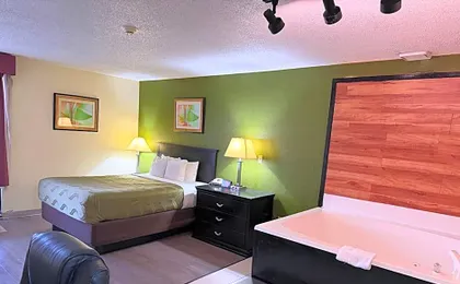 Lafayette Inn & Suites