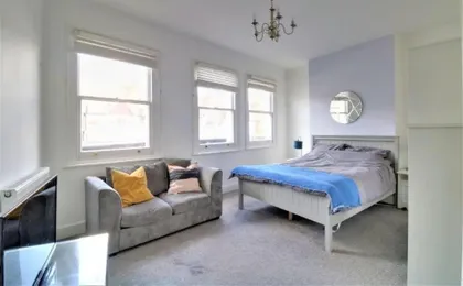Replingham Road Apartment
