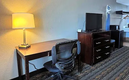 Super 8 by Wyndham Meridian