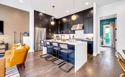 Luxury Stay With Rooftop Views in Prime Location