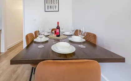 Apartment-sleeps6-parking-internet
