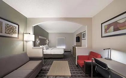 Quality Inn & Suites Irving DFW Airport South