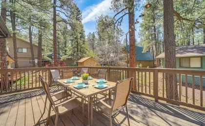 Spacious Yard & Deck! Great Space in Munds Park
