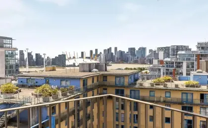 London Gateway Apartment