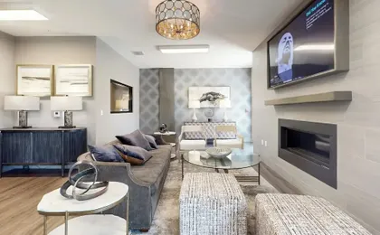 Modern Luxury Apartment w/ Private Balcony