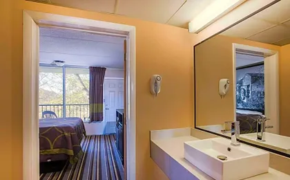 Super 8 by Wyndham Sevierville Riverside