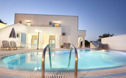 villa pelekanos santo