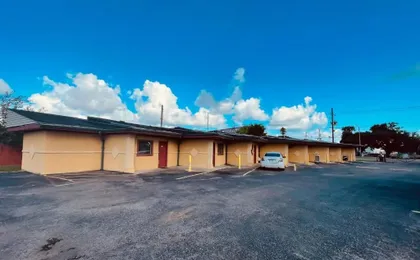 Royal Palms Motel & RV Park