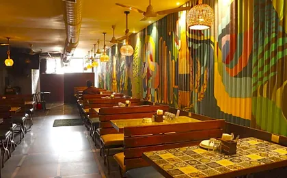 Hotel QDeck Rooms - At Vile Parle Railway Station West