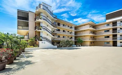 Kona Plaza#203