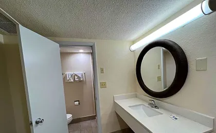 James River Inn & Suites