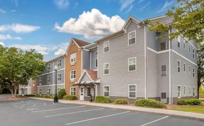 Alluxsuites at 1876, an Ascend Collection Hotel