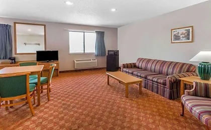 Super 8 by Wyndham St. Charles