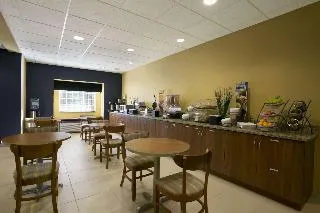 Microtel Inn & Suites by Wyndham Washington / Meadow Lands