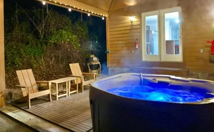 5Bedrooms*4KING BEDS*OUTSTANDING LOCATION*HotTub*
