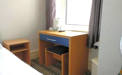 OYO Wave Crest Hotel