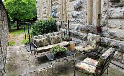 Jailer's Inn