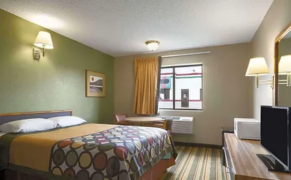 Super 8 by Wyndham Blackwell