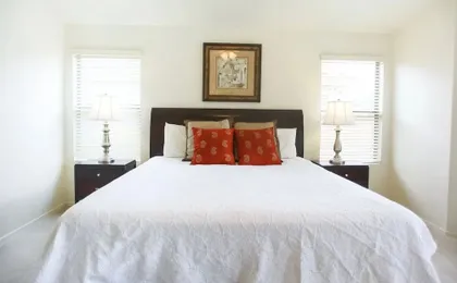 Near Great Shopping & Dining! Pool Table & Games!