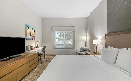 Best Western Valencia/Six Flags Inn & Suites