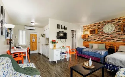 Hollywood 1BR Condo: Pets Allowed, BBQ & Parking