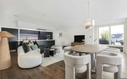 Stunning Shoreditch Penthouse Red5