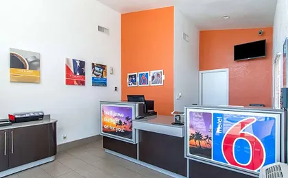 Motel 6 Bakersfield, CA - Central
