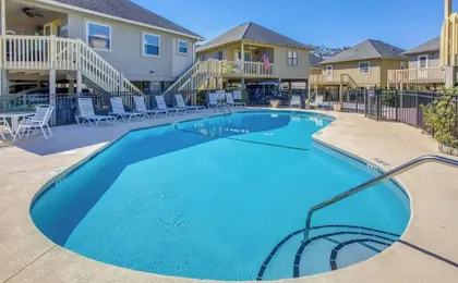 Myrtle Beach Cottage, Walk to Pools + Beach!
