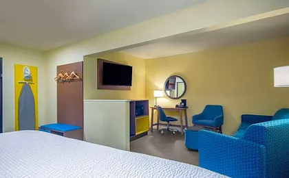 Days Inn & Suites by Wyndham Waterloo