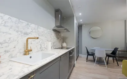 Trendy Flat by Hyde Park PS1