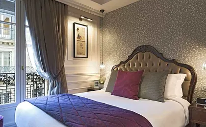 La Clef Louvre Paris by The Crest Collection