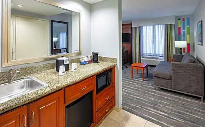 Hampton Inn & Suites Mobile I-65 @ Airport Blvd