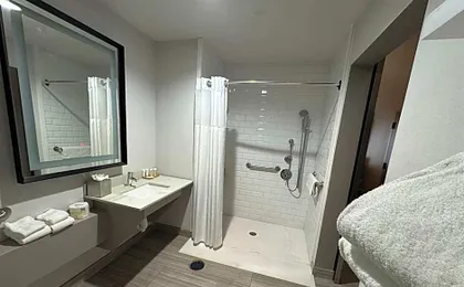 Surface Boutique Hotel Will Rogers Airport Restaurant & Bar