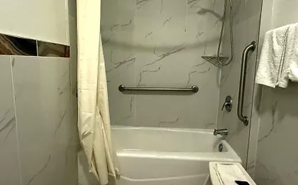 Hotel O Regency Suites Houston - IAH Beltway 8