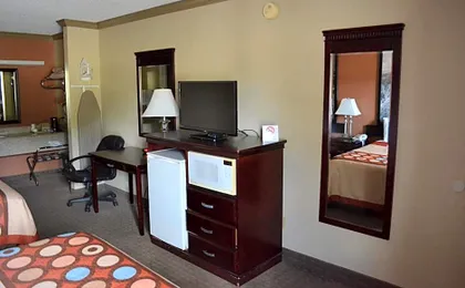 Hill Country Inn and Suite