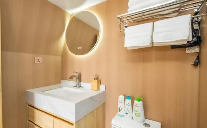Urban Glamping Oasis: Comfort & Adventure Combined