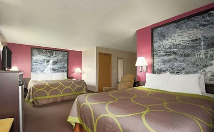 Super 8 by Wyndham Cameron