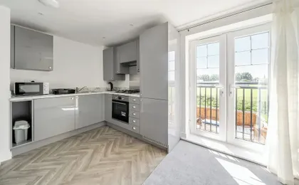 Near Stadium - Free Parking - Sleeps 4