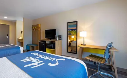 Days Inn by Wyndham Lathrop